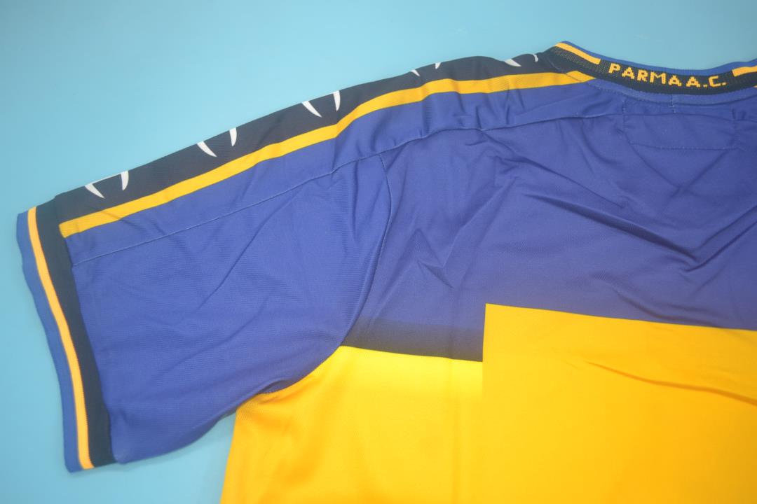 Camiseta local del Parma 2001/02