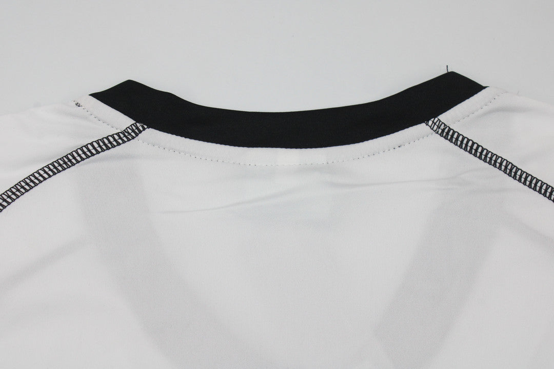 Camiseta local del Valencia 2010/11
