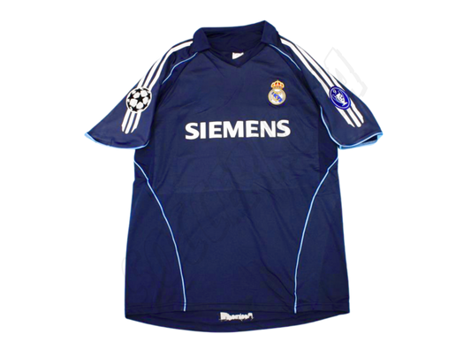 Camiseta de visitante del Real Madrid 2005/06