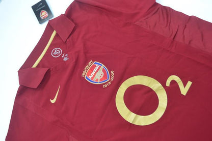 Camiseta de local del Arsenal 2005/06