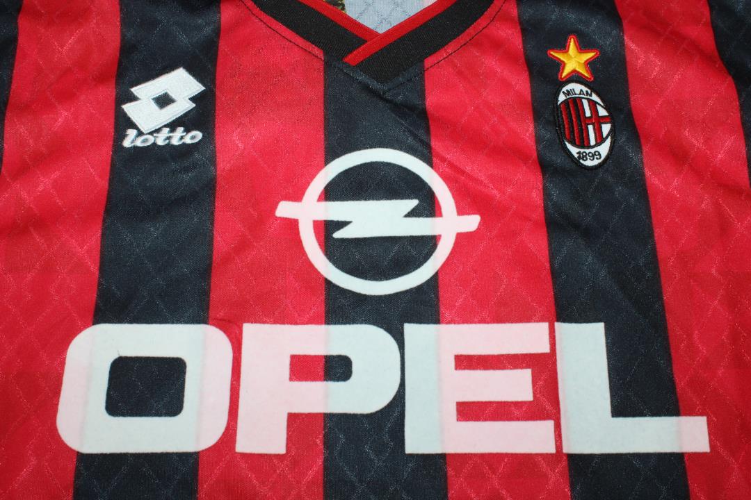 Camiseta local del AC Milan 1995/96