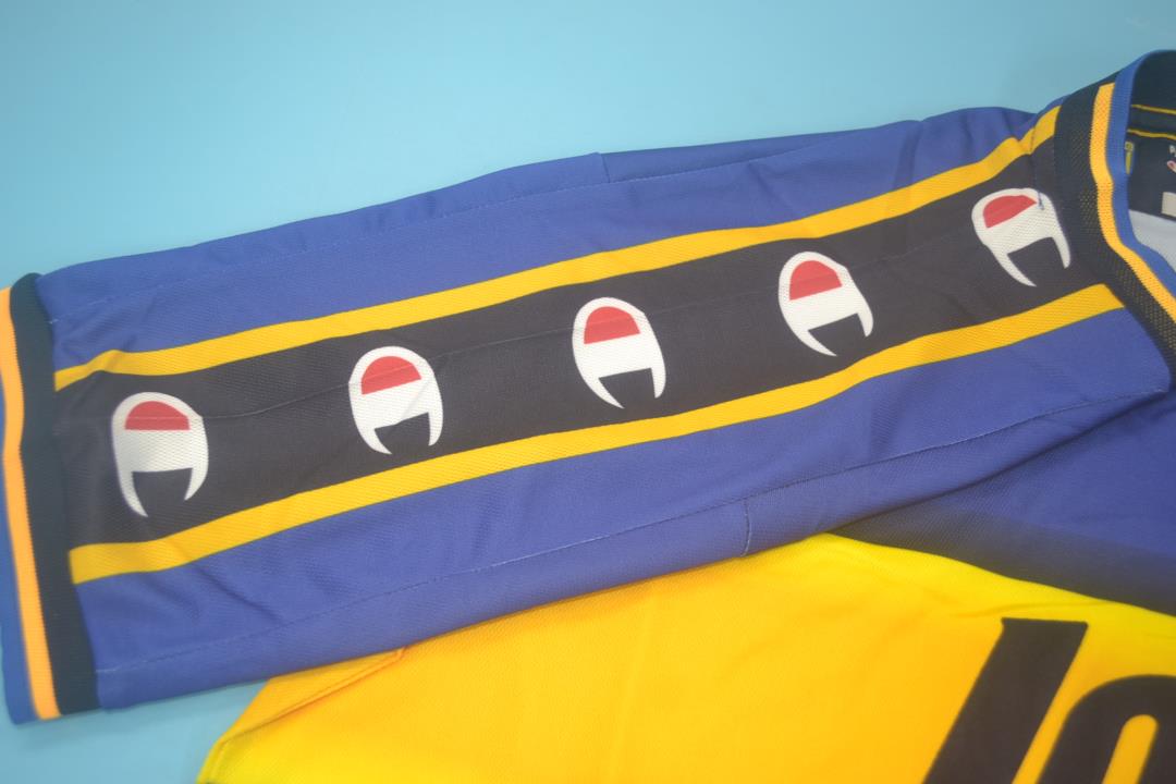 Camiseta local del Parma 2001/02