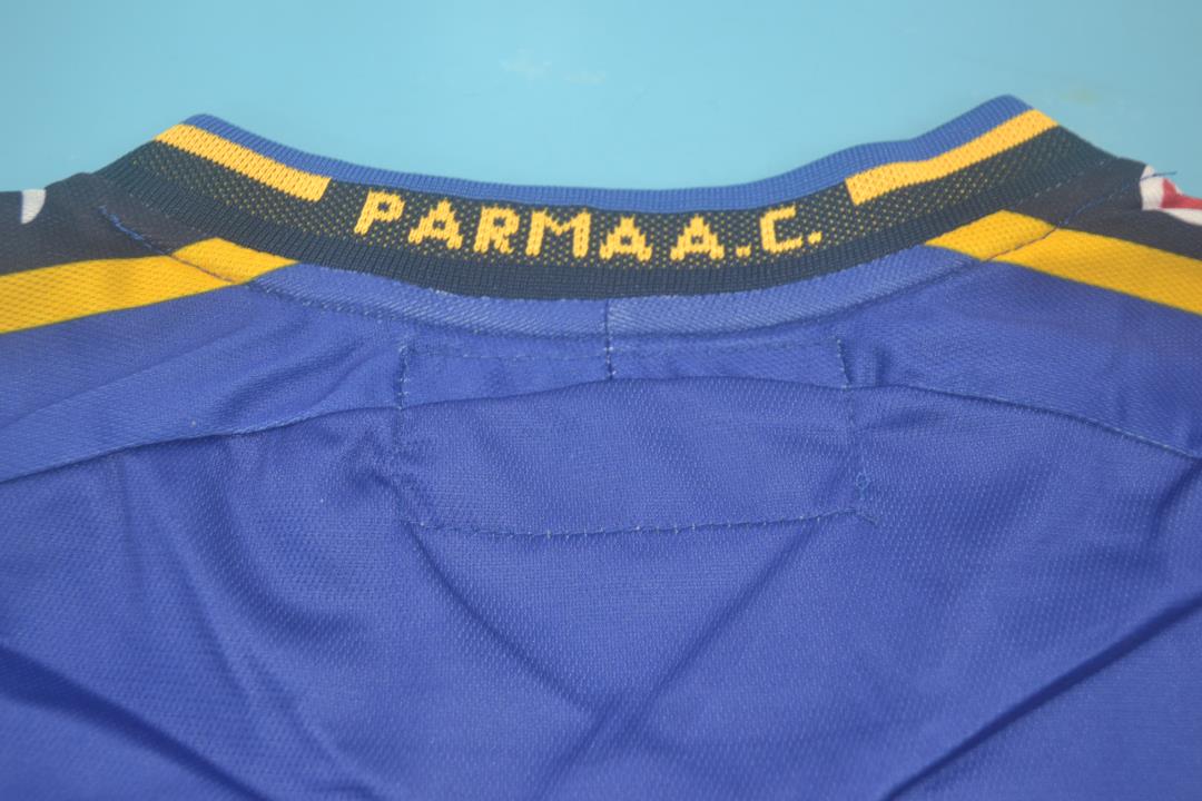 Camiseta local del Parma 2001/02