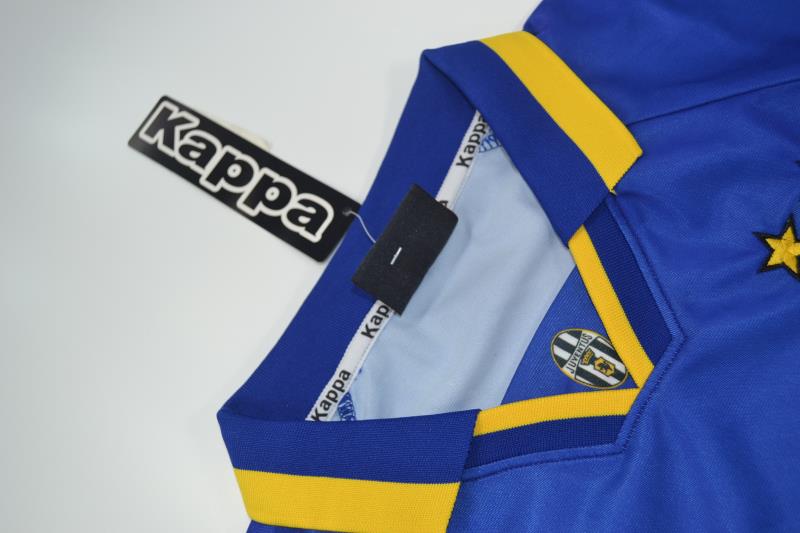 Juventus 1995/96 Away Shirt