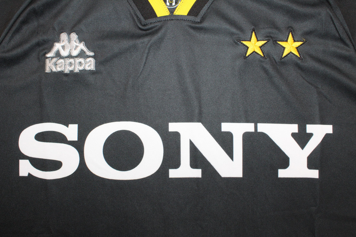 Juventus 1995/96 Third Shirt