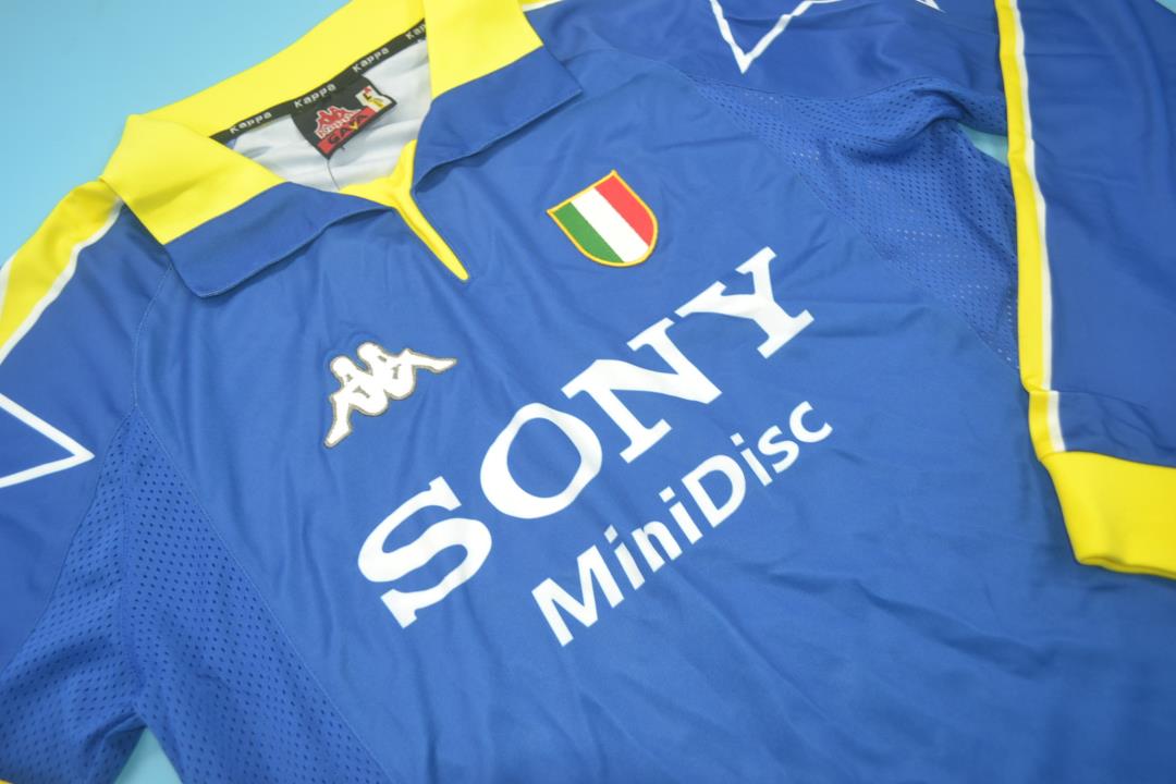 Juventus 1997/98 Long Sleeves Third Shirt