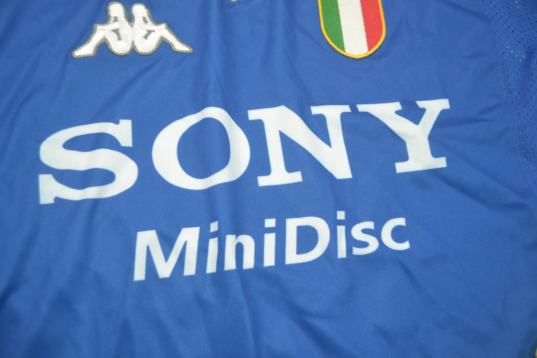 Juventus 1997/98 Long Sleeves Third Shirt