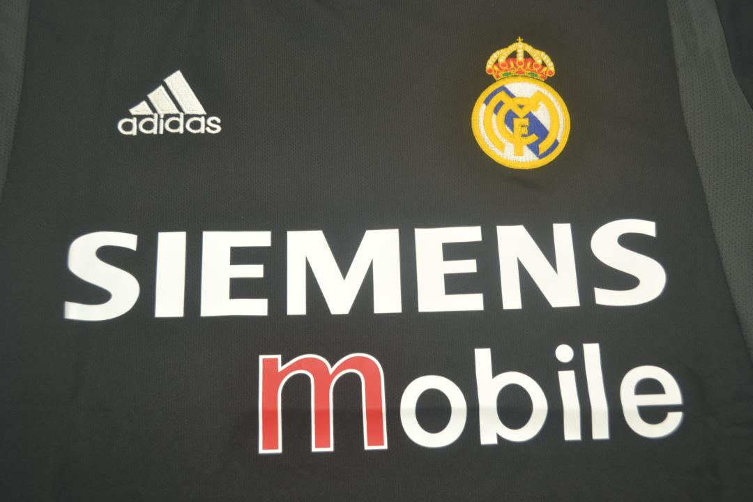 Camiseta de visitante del Real Madrid 2004/05