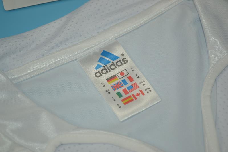 Camiseta de local del Real Madrid 2004/05