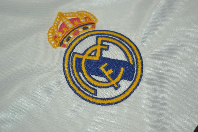 Camiseta de local del Real Madrid 2004/05