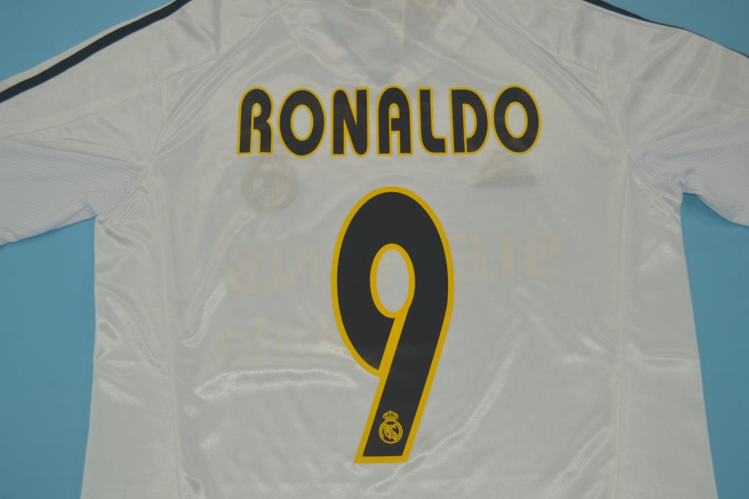Camiseta de local del Real Madrid 2004/05