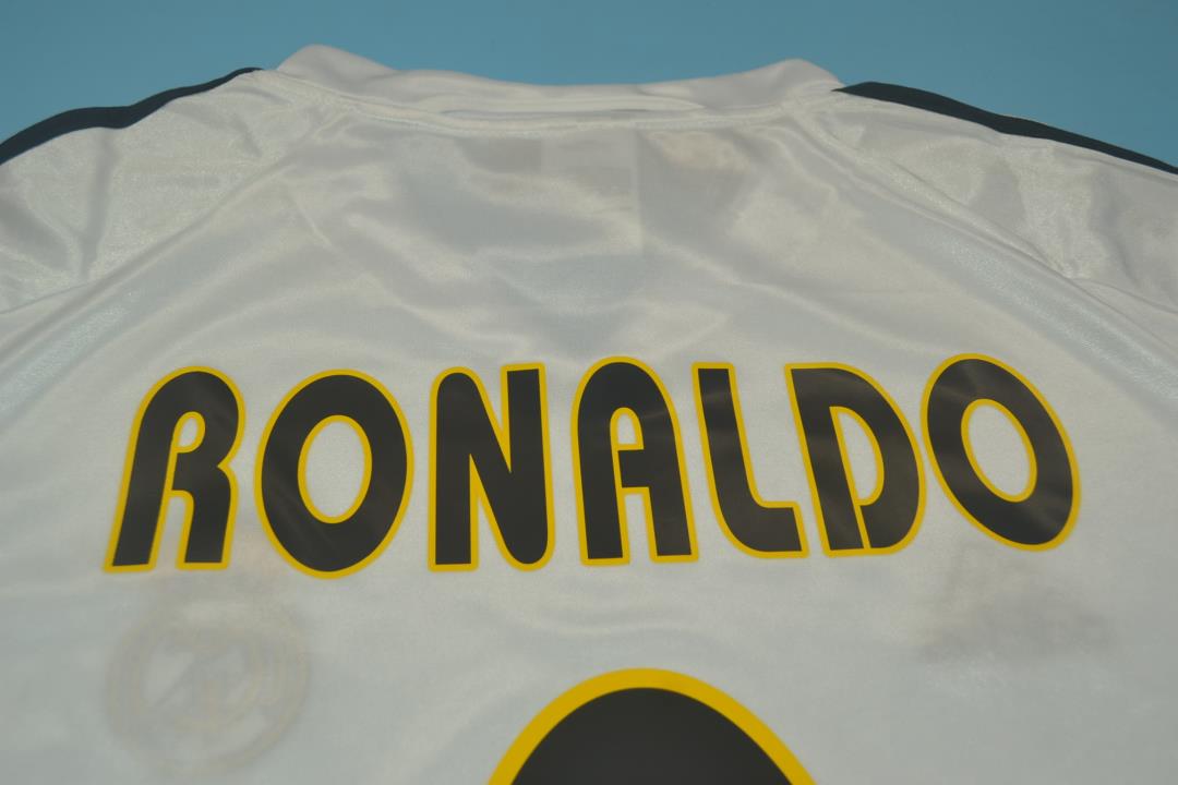 Camiseta de local del Real Madrid 2004/05