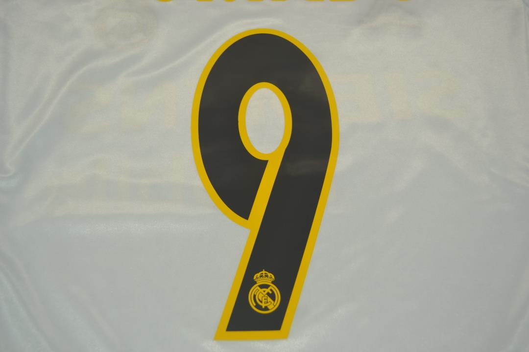 Camiseta de local del Real Madrid 2004/05