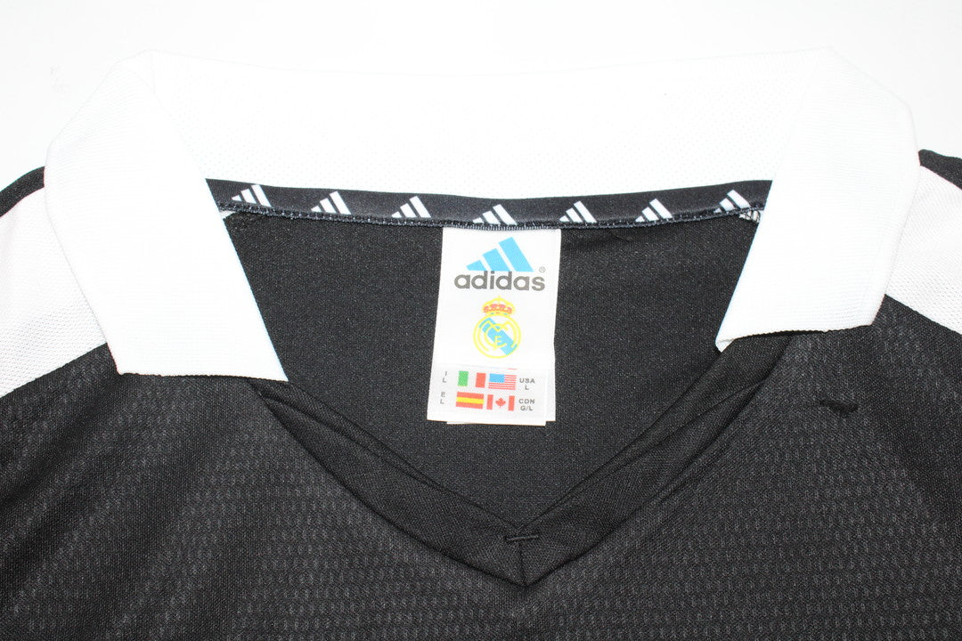 Camiseta de visitante del Real Madrid 2001/02