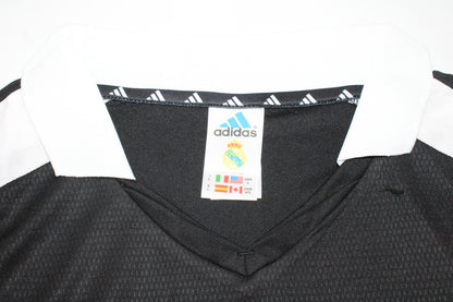Camiseta de visitante del Real Madrid 2001/02