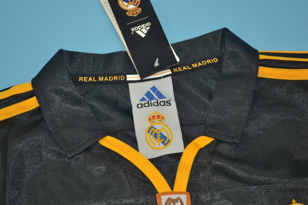 Camiseta de visitante del Real Madrid 2000/01