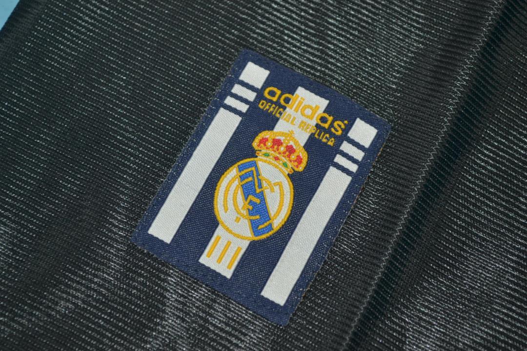 Camiseta de visitante del Real Madrid 2000/01