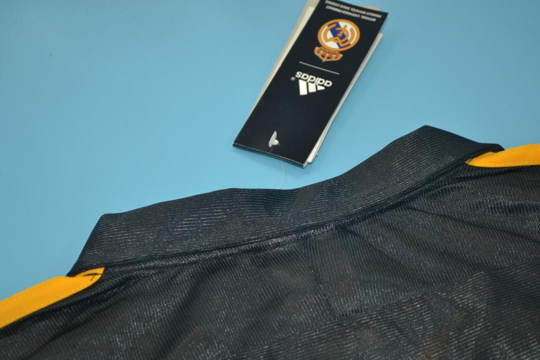Camiseta de visitante del Real Madrid 2000/01