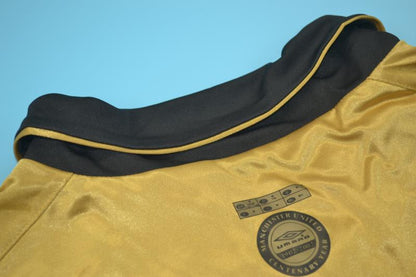 Camiseta reversible de visitante/tercera del Manchester United 2001/02