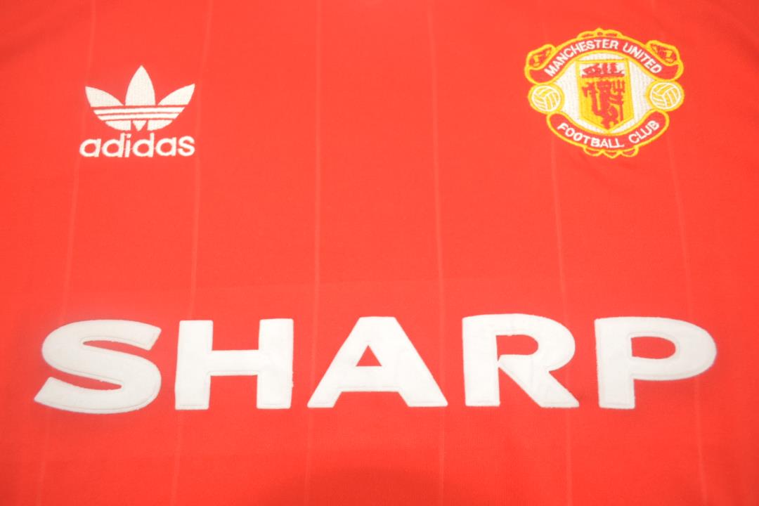 Camiseta de local del Manchester United 1983/84