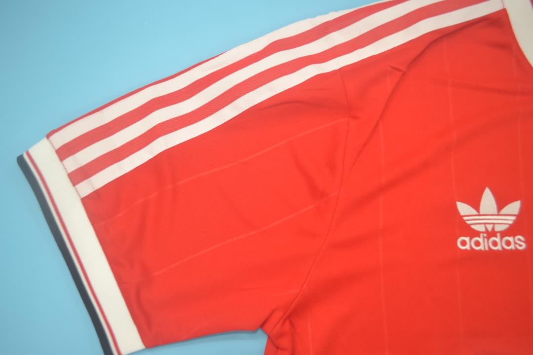 Camiseta de local del Manchester United 1983/84