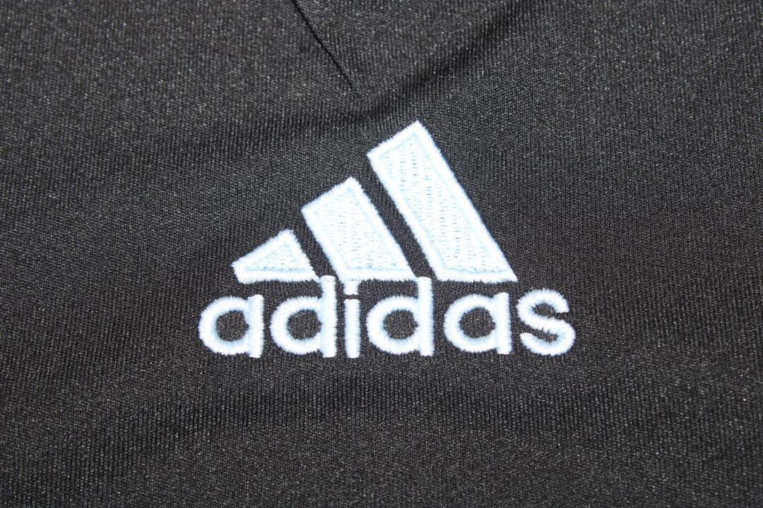Camiseta de visitante del Real Madrid 2009/10