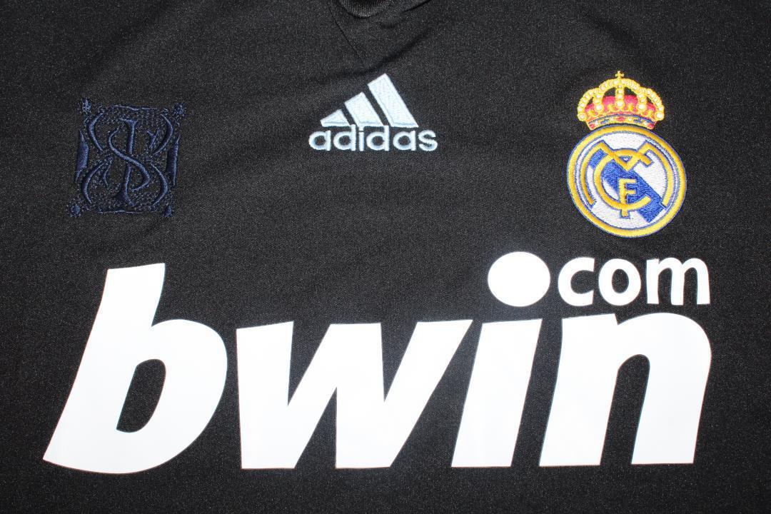 Camiseta de visitante del Real Madrid 2009/10