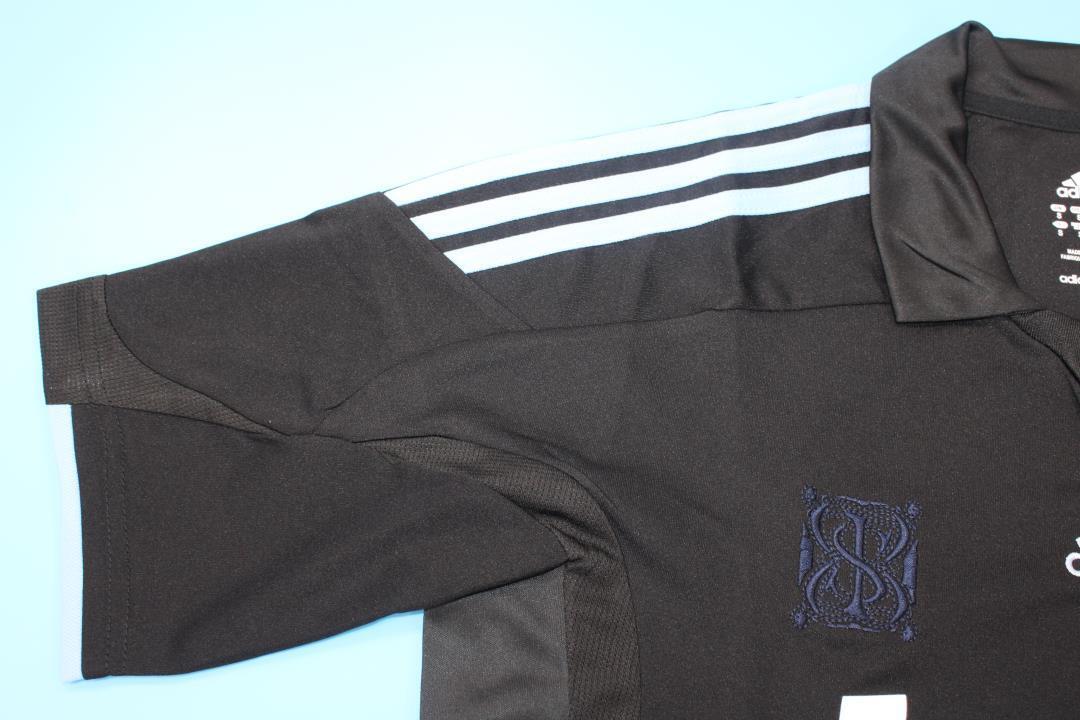Camiseta de visitante del Real Madrid 2009/10