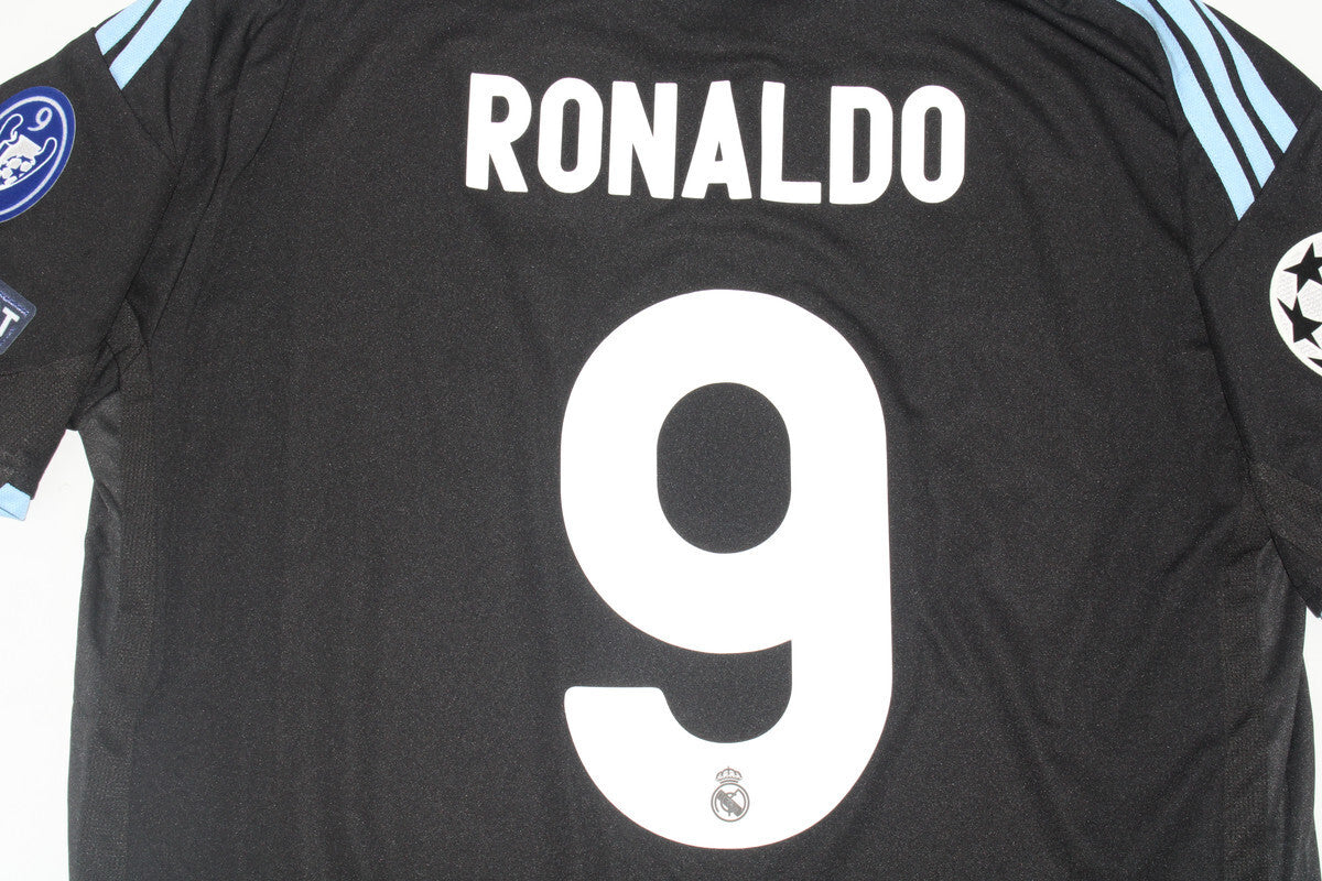 Camiseta de visitante del Real Madrid 2009/10