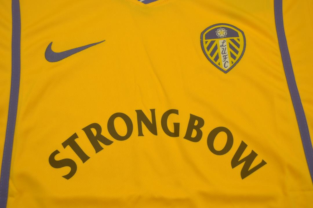Camiseta de visitante del Leeds United 2000/02
